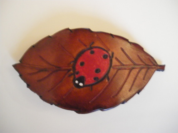 barrette leaf model with ladybug