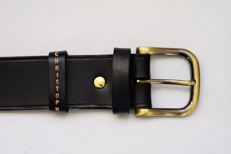Ceinture artisanale en cuir rouge avec boucle bronze 4 cm.